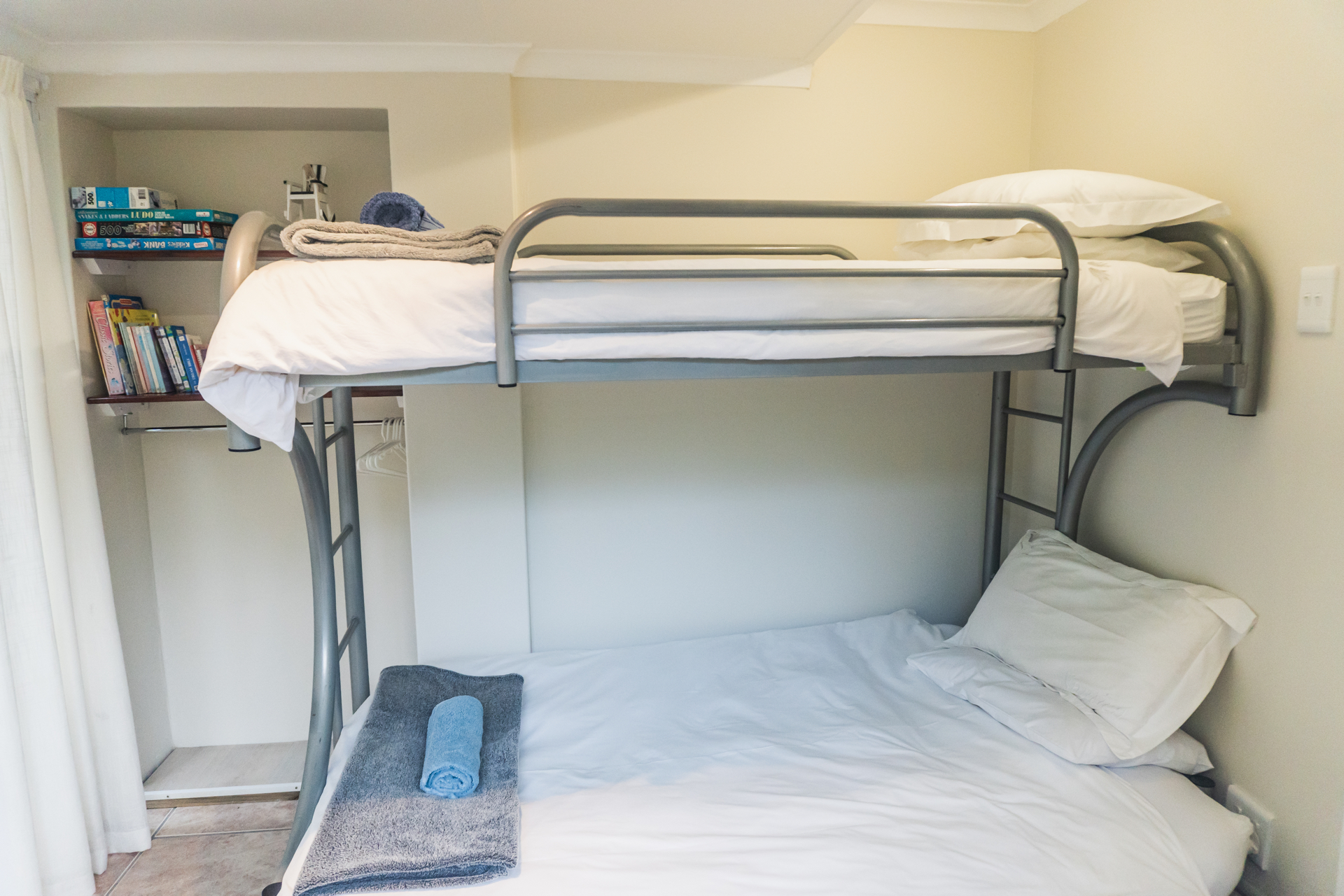 Children's bunk room at Loerie Chalet